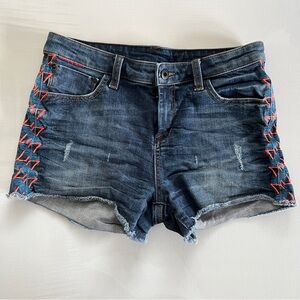 !it Jean shorts with embroidery